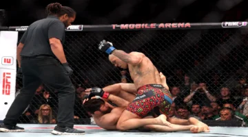 ضربة قاضية في 80 ثانية.. بيريرا يستعيد حزامه أمام أنكالاييف